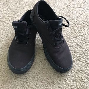 🚨Woman doheny black vans🚨